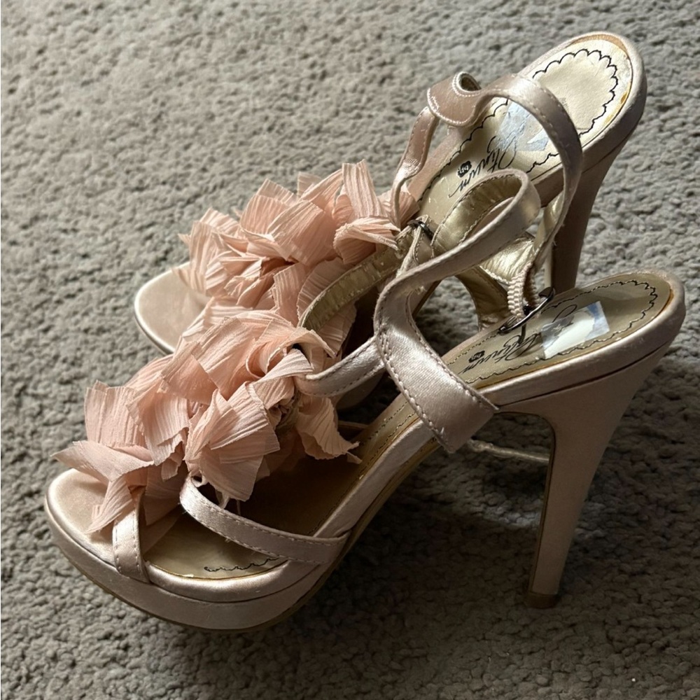 Chic Blush Ruffle Heels - Picture 3 of 4